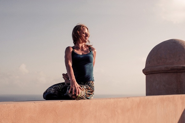 yoga-brugge-marichyasana-vanessabarbier