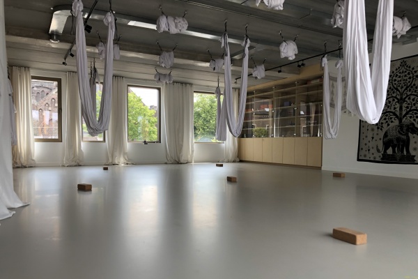 fityogabruggesocialdistancing02.jpg